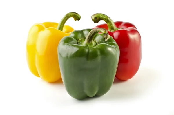 Drie kleurrijke paprika's geïsoleerd over Wit — Stockfoto