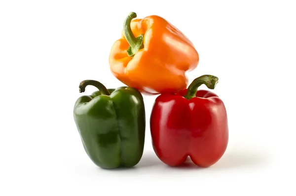 Drie kleurrijke paprika's geïsoleerd over Wit — Stockfoto