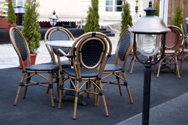 masa ve sandalyeler Açık Restoran