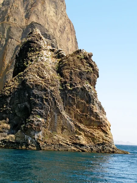 Живописные скалы на берегу Черного моря — стоковое фото