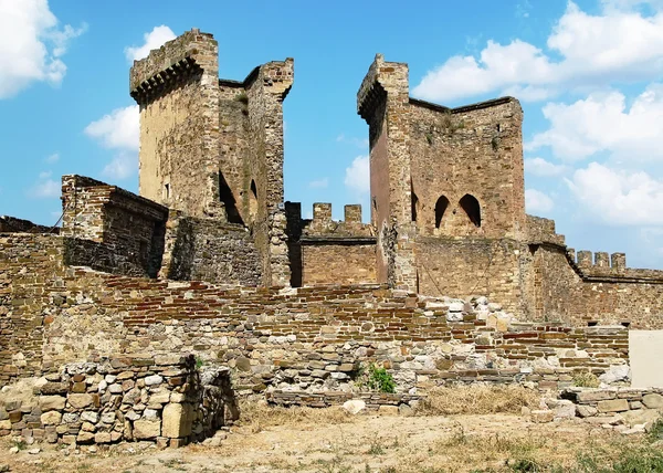 Ruínas da fortaleza genovesa — Fotografia de Stock