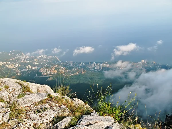 Vista de la ciudad de Yalta desde las alturas del Monte Ai-Petri —  Fotos de Stock