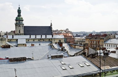 lvov eski şehir rooftops üzerinde göster