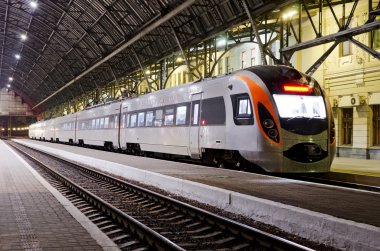 yüksek hızlı tren tren istasyonunda