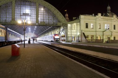 tren istasyonunda tren