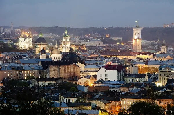 Bela vista noturna de Lvov — Fotografia de Stock