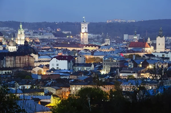 Prachtige nacht weergave van lvov — Stockfoto