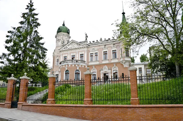 Hermoso palacio en Lvov —  Fotos de Stock