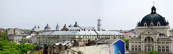 Blick auf die Stadt Lwow aus der Höhe — Stockfoto