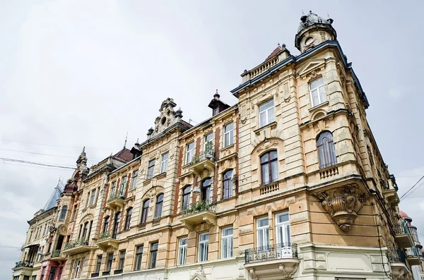 Красиве старовинна будівля у Львові — стокове фото