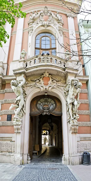 Entrada principal para os cientistas da casa em Lvov — Fotografia de Stock