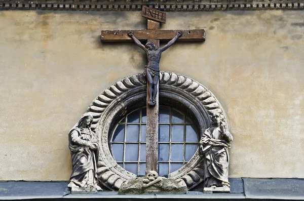 Crocifissione di Gesù Cristo sull'edificio di Lvov — Foto Stock