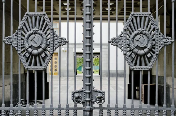 Puerta con símbolos de la URSS —  Fotos de Stock