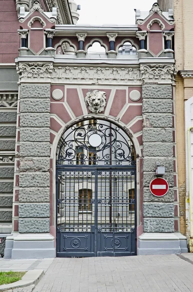 Gateway to the building of a National Bank — Stock Photo, Image