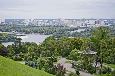 Kiev sol sahil görünümü