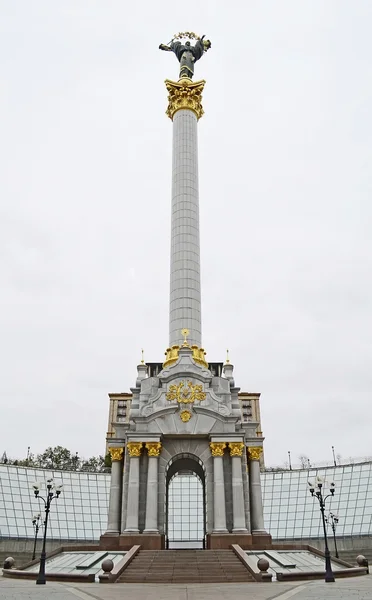 Monumento a la independencia en Kiev —  Fotos de Stock