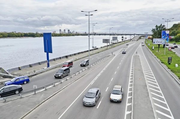 Highway on the waterfront in Kiev — Stock Photo, Image