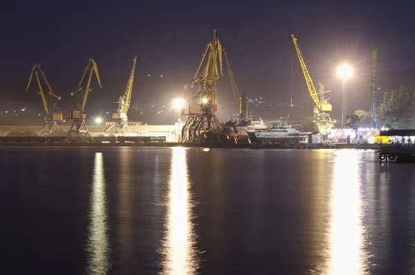 Port de mer la nuit — Photo