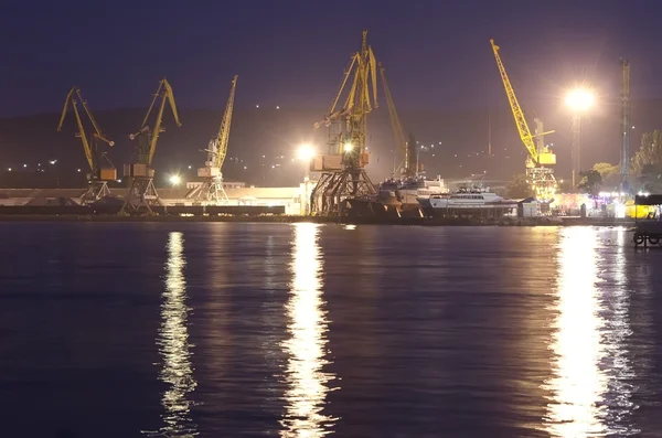 Port de mer la nuit — Photo