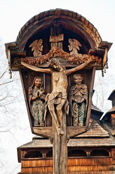 Crocifisso antico in legno intagliato — Foto Stock