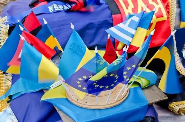 Banderas de Ucrania y de la Unión Europea — Foto de Stock