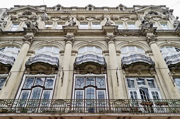 Fachada de um edifício velho — Fotografia de Stock