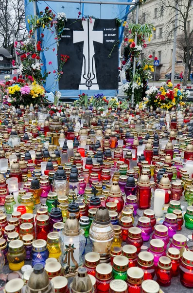 Velas en honor de los asesinados en el Maidán —  Fotos de Stock