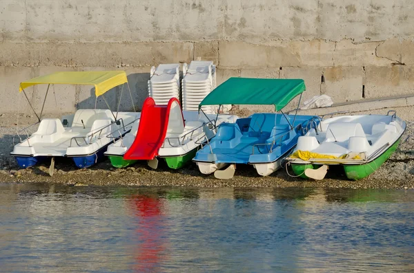 Pedalos en la playa — Foto de Stock