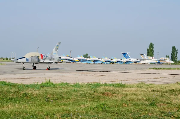 Military aircraft on the airfield in the Crimea — Stock Photo, Image