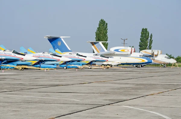 Военные самолеты на аэродроме в Крыму — стоковое фото