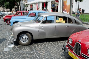 üst üste lvov açık havada sergilenen Retro otomobil