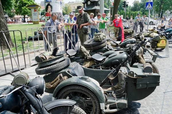 在户外在利沃夫展出复古摩托车特写 — 图库照片