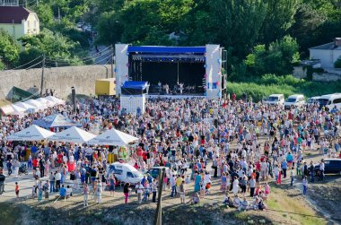 12 Haziran 2014 'te Ukrayna' nın eski kalesinin topraklarında düzenlenen Gala konseri