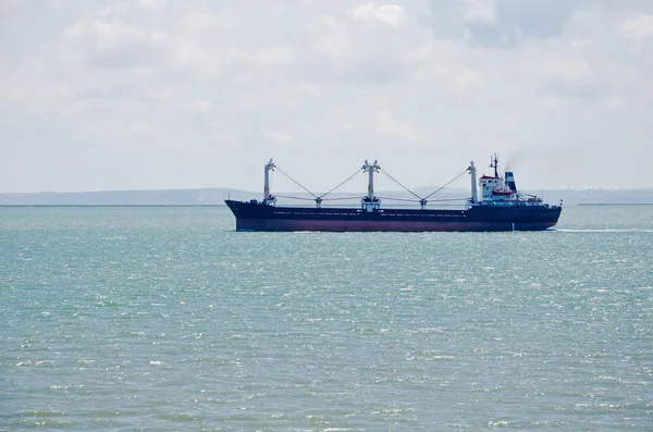 Вантажне судно в Керченської протоки — стокове фото