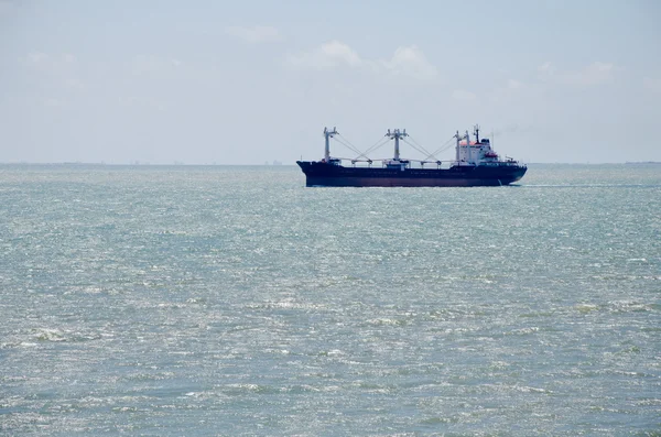 Грузовое судно Керченского пролива — стоковое фото