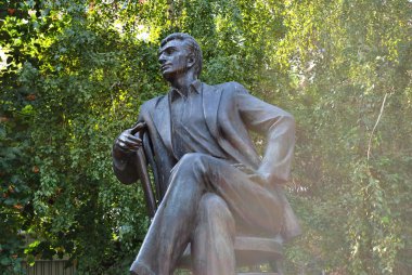 les kurbas, Ukraynalı film ve tiyatro yönetmeni heykeli