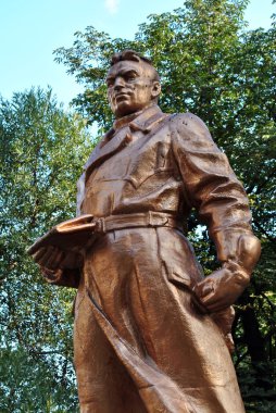 valery chkalov, Rus uçak test pilotu olarak Kiev Anıtı