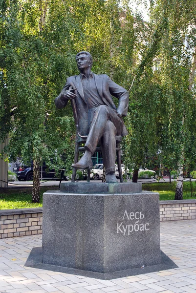 Denkmal für les kurbas, einen ukrainischen Film- und Theaterregisseur — Stockfoto