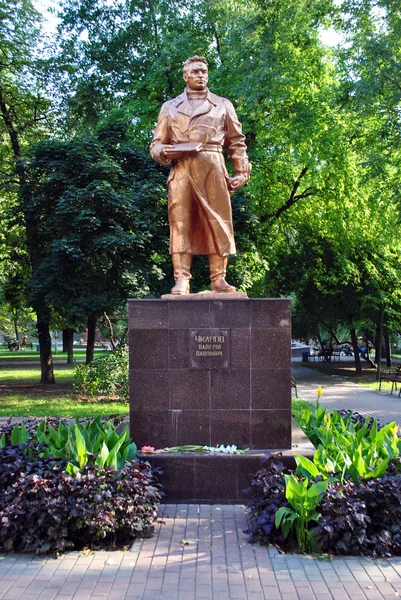 Monumento a Valery Chkalov, piloto de pruebas de aviones rusos en Kiev — Foto de Stock