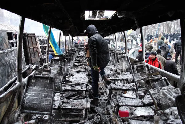 Kiev merkezinde Yakılan polis otobüsü
