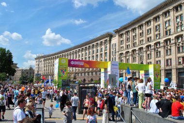 Sokaktaki kapıyı başlat ve bitir.