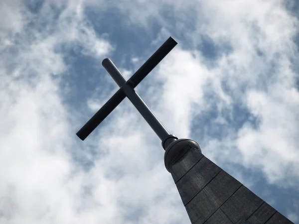 Cross on a cloudy blue sky — Stock Photo, Image