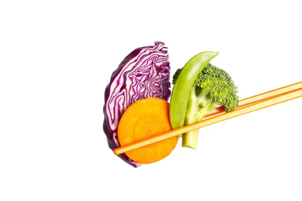 Овощи с палочками для еды — стоковое фото