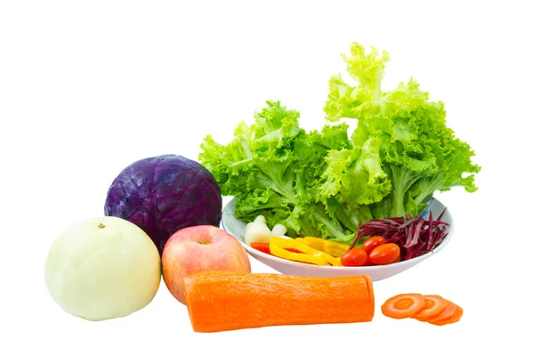 Змішані фрукти та овочі ізольовані на білому — стокове фото