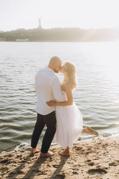 Wedding Photosession Sunset Beautiful Couple Bride White Dress Groom White — Stockfoto