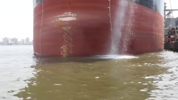 Footage Ballast Water Coming Out Ship Lagos Port — Stock video