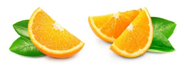 오렌지 슬라이스는 배경에 분리되어 잎으로 오렌지 오렌지 컬렉션 — 스톡 사진