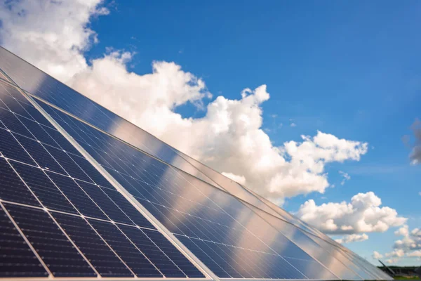 Planta Solar Célula Solar Com Nuvem Céu Clima Quente Provoca — Fotografia de Stock