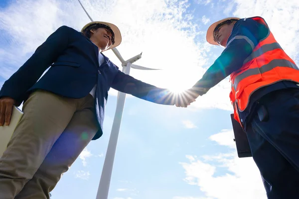 Engineers Take Investors Tour Wind Power Plants Wind Turbines Alternative — стоковое фото