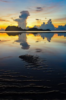 şapka sai RI Beach'te chumphon güneş doğarken